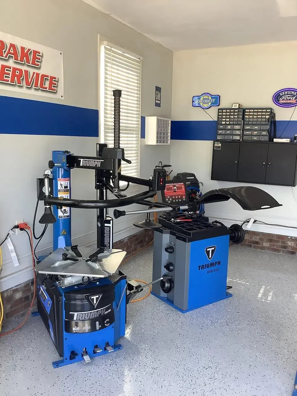Triumph NTC-950-1 Tire Changer NTB-800 Wheel Balancer Combo - Mechanic Super Store