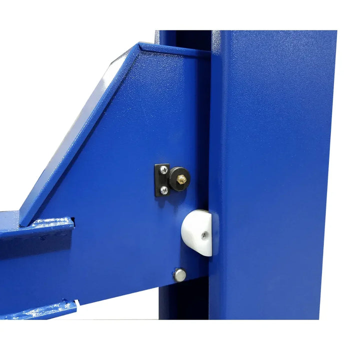 Tuxedo FP12K-K 12,000 lb 4 Post Lift up close view of the ramp joint - Mechanic Super Store