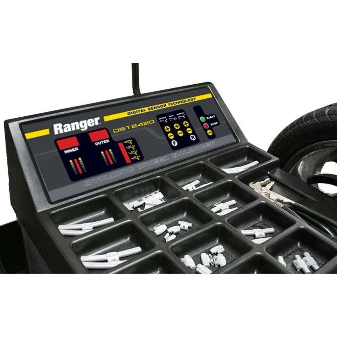 Ranger DST-2420 Wheel Balancer / 36 mm Shaft / 30" Maximum Wheel Diameter Capacity