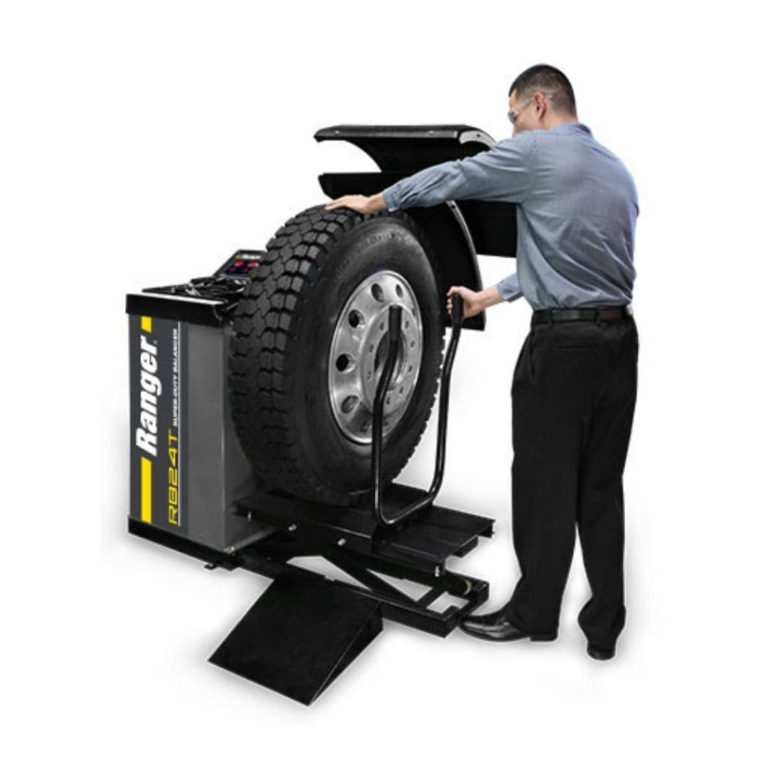 Ranger RB24T Truck Wheel Balancer / Complete with Deluxe Adapter Kit and Quick-Chuck